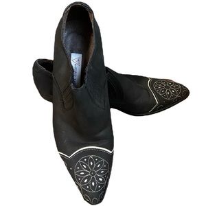 Guess Vintage 90s Black and White Ankle Booties Size 7.5